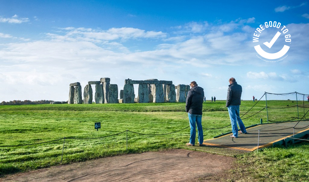 the stonehenge tour bus